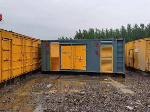 德阳柴油发电机如何判断干式空气滤清器是否需要更换？